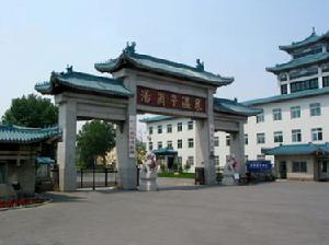 汤岗子温泉疗养院正门 汤岗子温泉疗养院正门