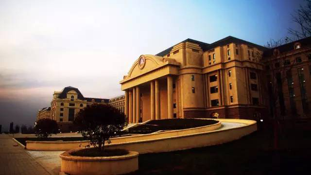 中国人民解放军海军潜艇学院 中国人民解放军海军潜艇学院