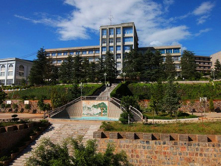 玉溪师範学院附属中学 玉溪师範学院附属中学