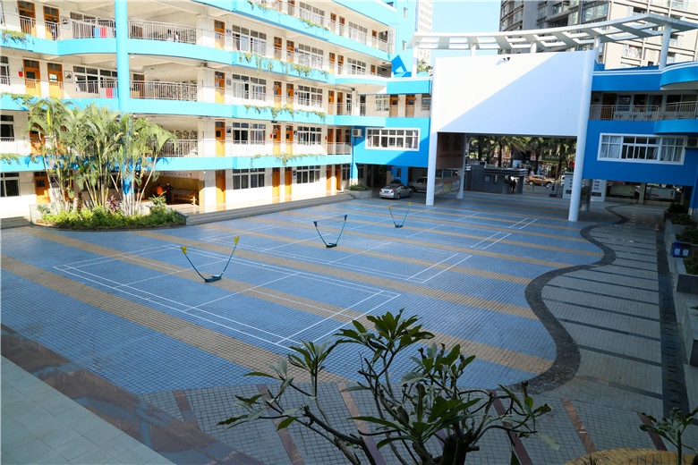 学校内操场