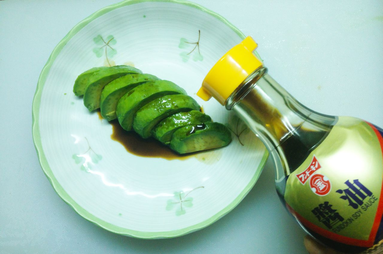牛油果蘸酱油