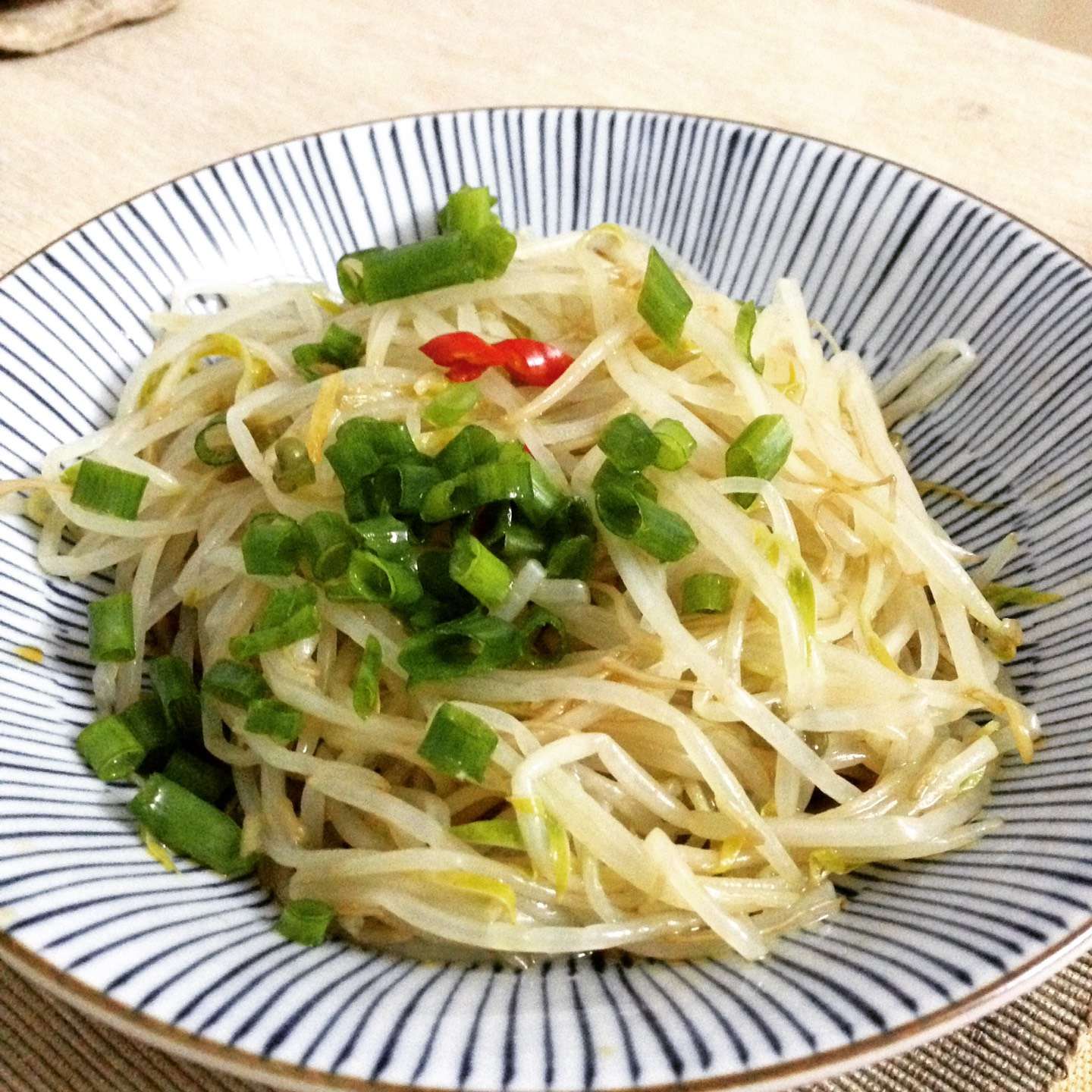 凉拌豆芽面 凉拌豆芽面