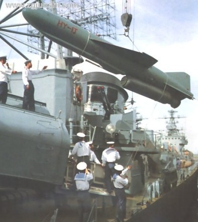 海鹰-1反舰飞弹吊装 海鹰-1反舰飞弹吊装