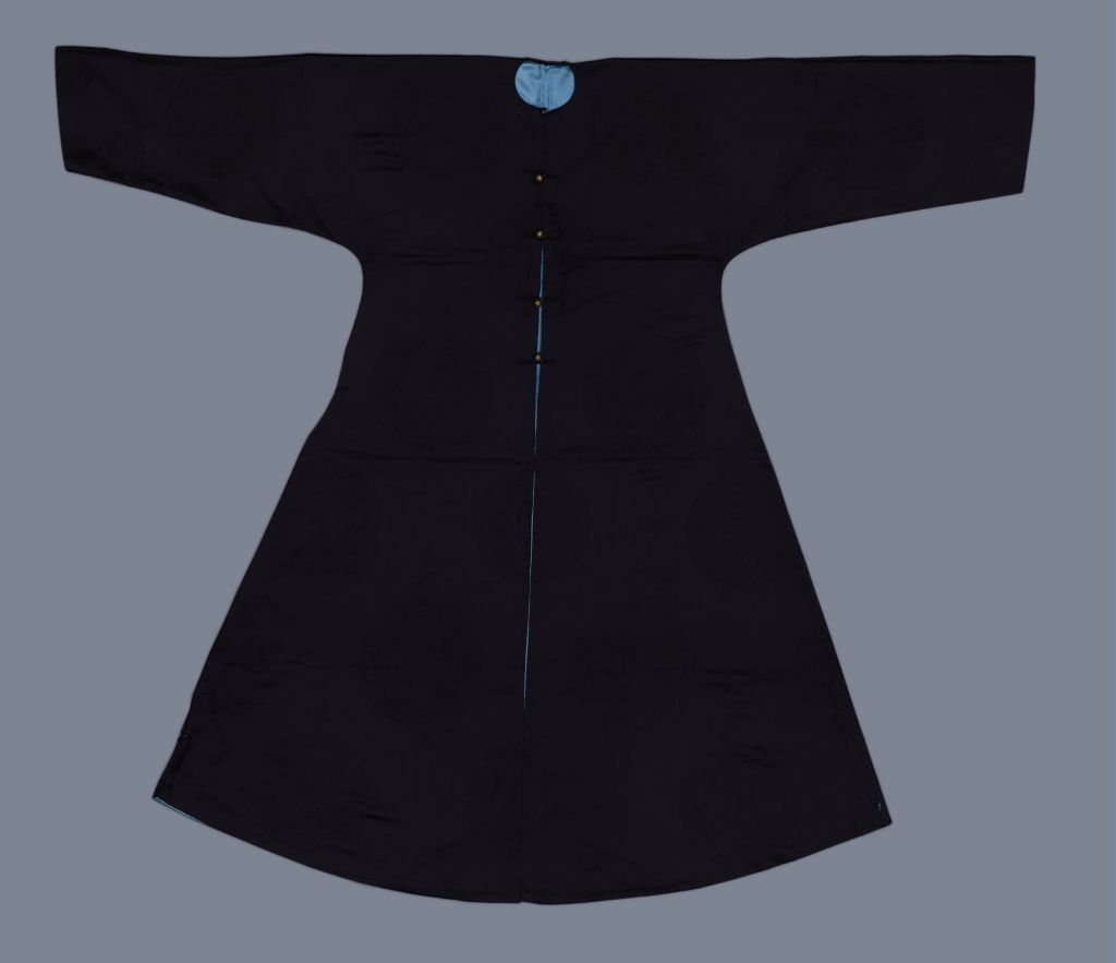 清乾隆石青色暗花缎常服袍 清乾隆石青色暗花缎常服袍