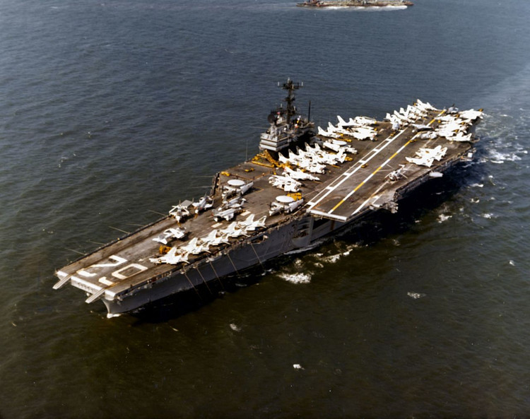 独立号航空母舰(独立级航空母舰命名舰独立号(CV-22)) 独立号航空母舰(独立级航空母舰命名舰独立号(CV-22))