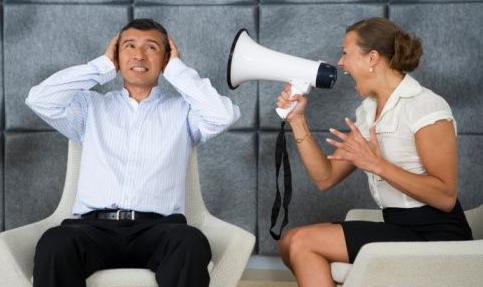 热恋中的女人表现得更爱生气 热恋中的女人表现得更爱生气
