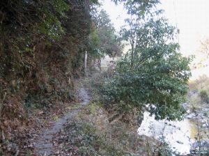 村尾笔架潭右侧山路 村尾笔架潭右侧山路