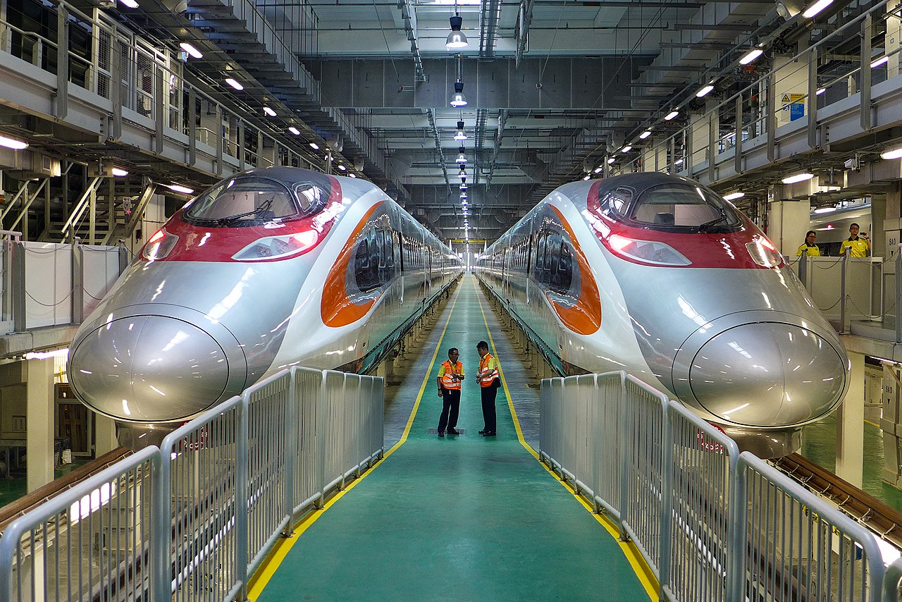 CRH380A-0257及0258在石岗参与“高铁列车开放日” CRH380A-0257及0258在石岗参与“高铁列车开放日”