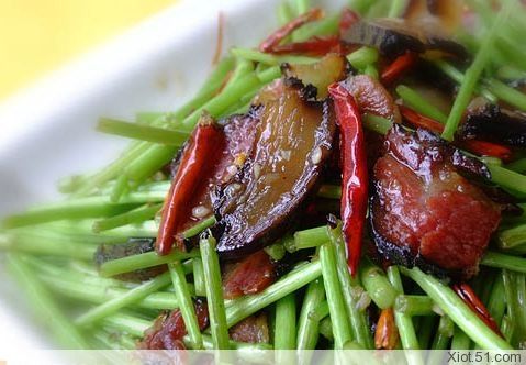 黎蒿炒腊肉 黎蒿炒腊肉