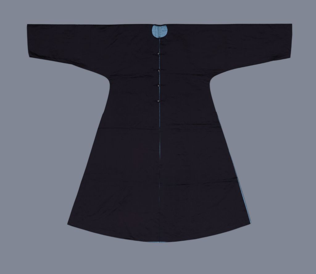 清乾隆石青色缎常服褂 清乾隆石青色缎常服褂