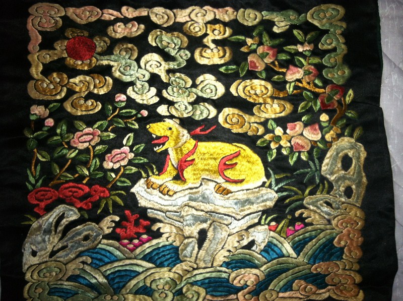 正中一彪,昂首向日,意气风发。 正中一彪,昂首向日,意气风发。