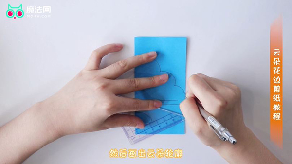 云朵花边剪纸教程