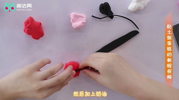 粘土做蛋糕的教程视频