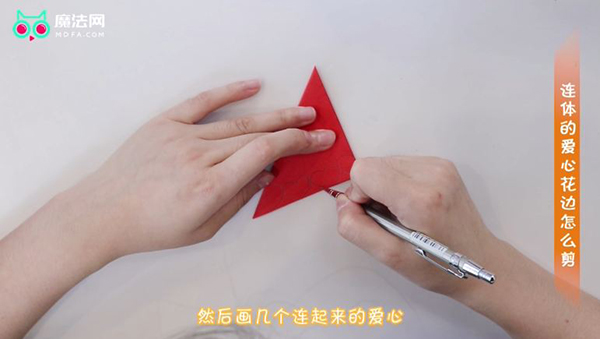 连体的爱心花边怎么剪